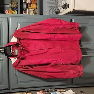 LL BEAN like new 2 tone, red and wine on sides. 3 zipper pockets. Baked hood